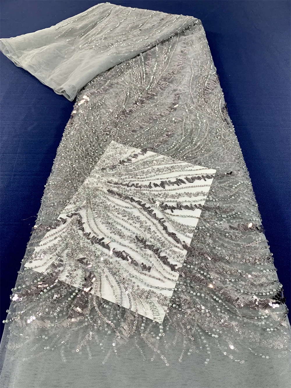 2023 Fashion Elegant French Embroidery Beaded Lace Fabric African Nigerian With Sequins Fabric For Wedding Dress H53
2023 Fashion Elegant French Embroidery Beaded Lace Fabric African Nigerian With Sequins Fabric For Wedding Dress H53