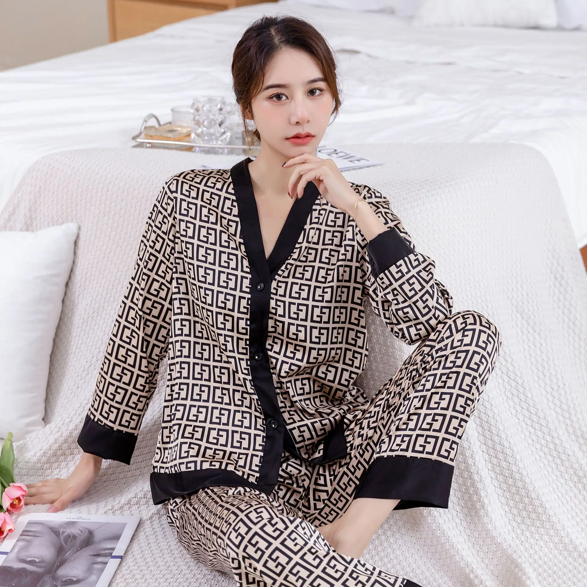 Cardigan Pajamas Women's Long-sleeved Small Fragrance Ice Silk Home Service Japanese Silk Can Be Worn Outside Suit
Cardigan Pajamas Women's Long-sleeved Small Fragrance Ice Silk Home Service Japanese Silk Can Be Worn Outside Suit