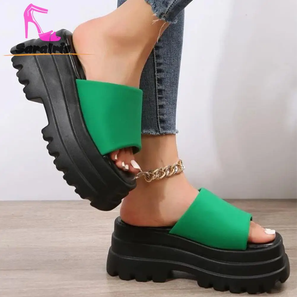 Женские летние тапочки на платформе 2023, простые удобные уличные нейлоновые туфли на танкетке, комфортная прогулочная обувь
Женские летние тапочки на платформе 2023, простые удобные уличные нейлоновые туфли на танкетке, комфортная прогулочная обувь