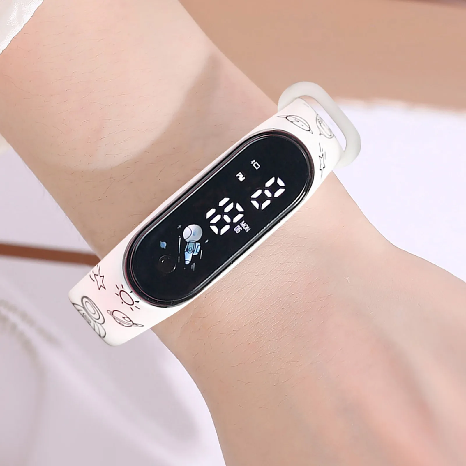 Outdoor Sports Watches For Children Cartoon Bracelet Kids Watch Life Waterproof Electronic Digital Watch relogio infantil
Outdoor Sports Watches For Children Cartoon Bracelet Kids Watch Life Waterproof Electronic Digital Watch relogio infantil