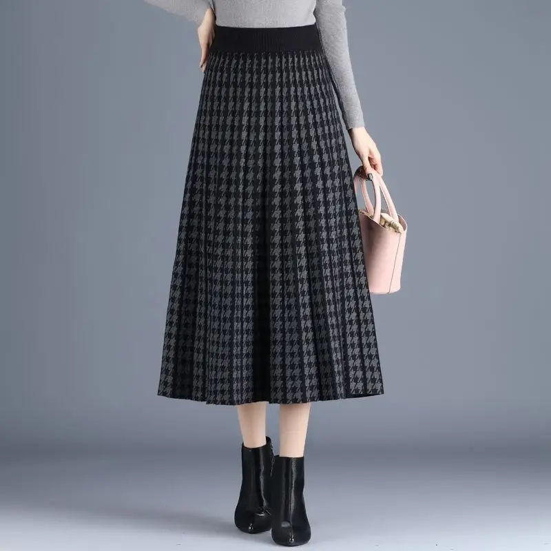Knitted Skirt Women's Autumn and Winter New Korean Version High-waisted Screw Thread Middle Long A-line with Pleated T821
Knitted Skirt Women's Autumn and Winter New Korean Version High-waisted Screw Thread Middle Long A-line with Pleated T821