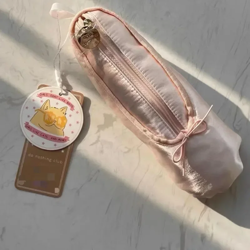 Ballet Bag Makeup Shoes Pencil Bag Pencil Peti Eyeliner Trout Cosmetic Lipstick Eyebrow Storage Creative Pink Bag Student
Ballet Bag Makeup Shoes Pencil Bag Pencil Peti Eyeliner Trout Cosmetic Lipstick Eyebrow Storage Creative Pink Bag Student