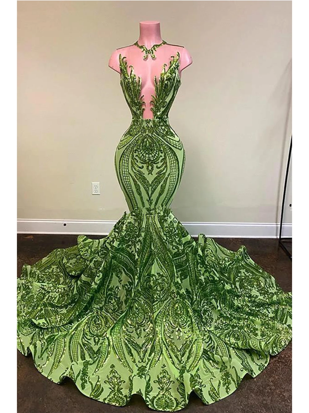 

2023 Green Lace Sequined African Prom Dresses Mermaid Sleeveless Illusion O Neck Black Girls Party Evening Gowns Robe De Soiree