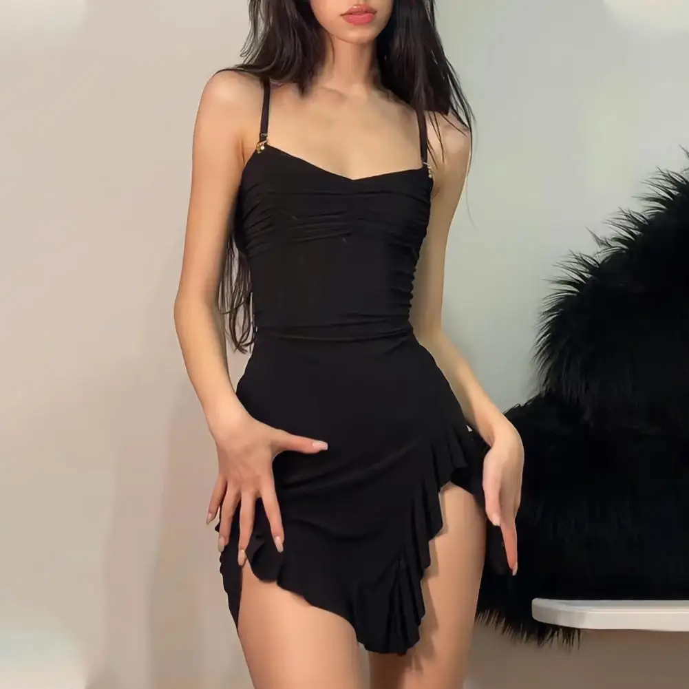 Solid Color Dress Elegant Irregular Ruffle Hem Dress with Low-cut V Neck Spaghetti Straps for Women for Parties Nightclubs Dates
Solid Color Dress Elegant Irregular Ruffle Hem Dress with Low-cut V Neck Spaghetti Straps for Women for Parties Nightclubs Dates