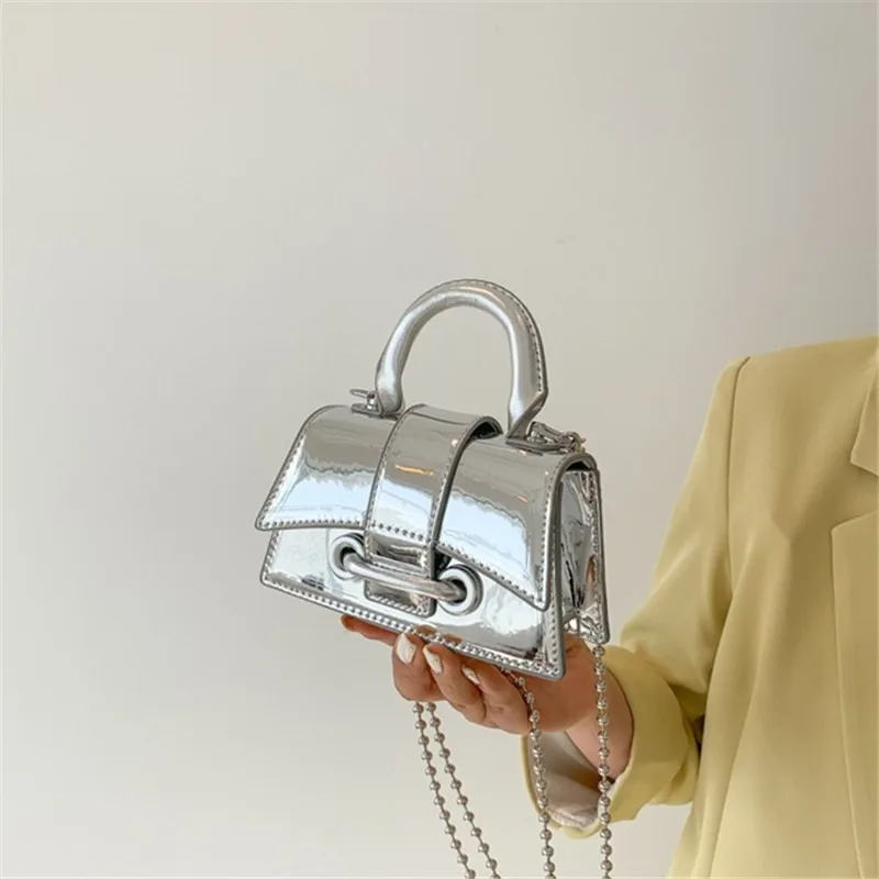 Vintage Women Silver Chains Shoulder Bag Mini Cute Coin Wallets And Handbags Fashion Luxury Design Messenger bag New bolso mujer
Vintage Women Silver Chains Shoulder Bag Mini Cute Coin Wallets And Handbags Fashion Luxury Design Messenger bag New bolso mujer