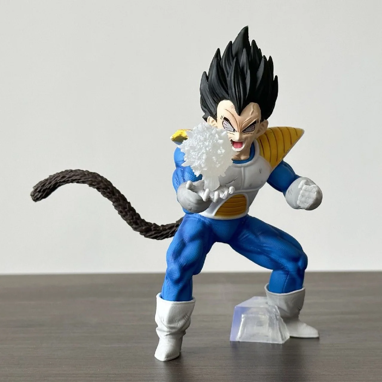 Hot 17CM Dragon Ball Z anime Super Saiyan universe suit Vegeta character handpiece PVC sculpture series model toys Gifts
Hot 17CM Dragon Ball Z anime Super Saiyan universe suit Vegeta character handpiece PVC sculpture series model toys Gifts