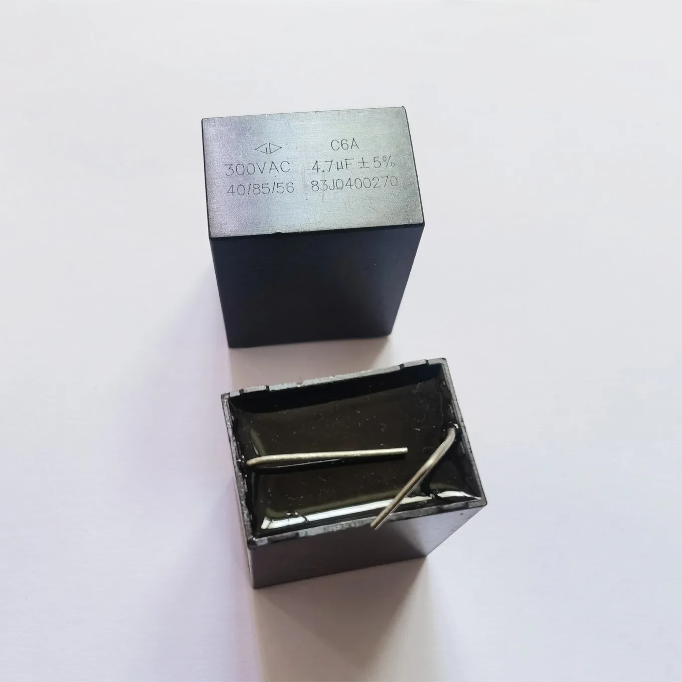 Original new 100% C6AQ1475JB20000 475J300 300V 4.7UF 300VAC ultrasonic film capacitor (Inductor)
Original new 100% C6AQ1475JB20000 475J300 300V 4.7UF 300VAC ultrasonic film capacitor (Inductor)