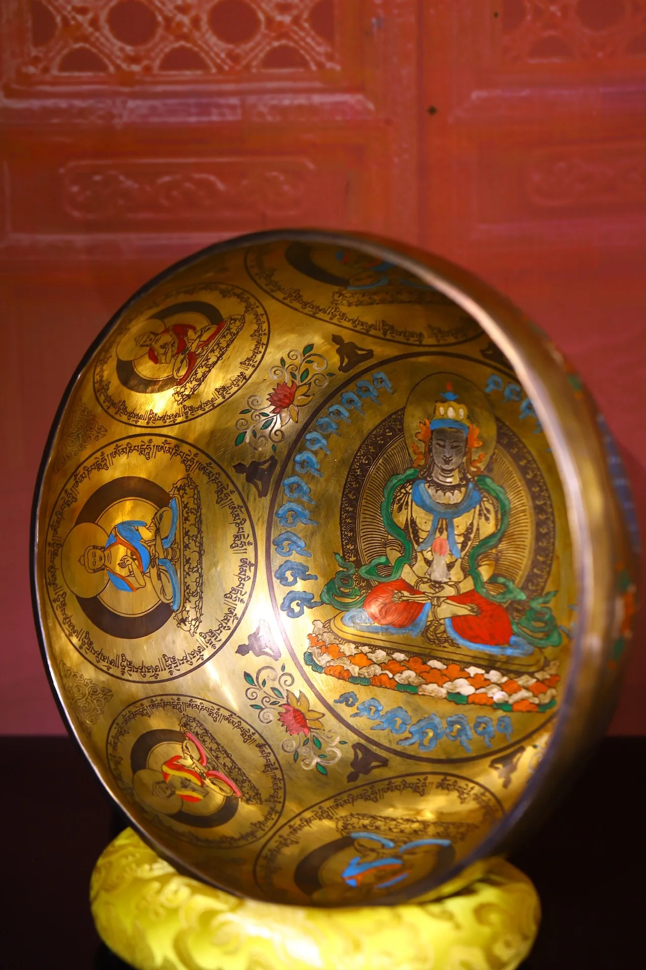 11"Tibetan Temple Collection Old Bronze Painted Six Word Proverbs Buddhist Music Bowl Amulet Worship Hall Town house
11"Tibetan Temple Collection Old Bronze Painted Six Word Proverbs Buddhist Music Bowl Amulet Worship Hall Town house