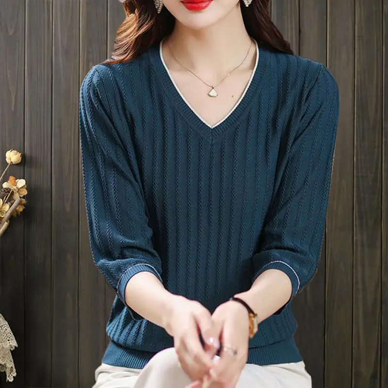

Корейская модная женская трикотажная футболка на весну и лето, базовая Женская одежда, однотонный Повседневный пуловер с коротким рукавом и V-образным вырезом, топы