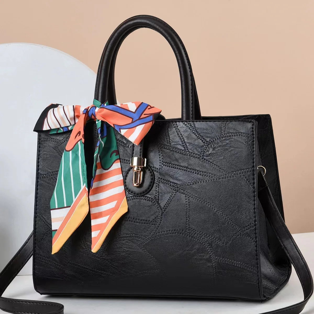 Large Capacity Handbag Fashionable and Casual Shoulder Bag PU Crossbody Bag Versatile Simple and Practical Large Capacity Bag
Large Capacity Handbag Fashionable and Casual Shoulder Bag PU Crossbody Bag Versatile Simple and Practical Large Capacity Bag