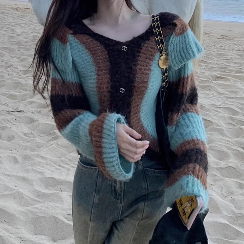 Женский трикотажный кардиган в полоску, винтажный короткий кардиган с V-образным вырезом, элегантная повседневная теплая трикотажная одежда на осень, 28932
Женский трикотажный кардиган в полоску, винтажный короткий кардиган с V-образным вырезом, элегантная повседневная теплая трикотажная одежда на осень, 28932