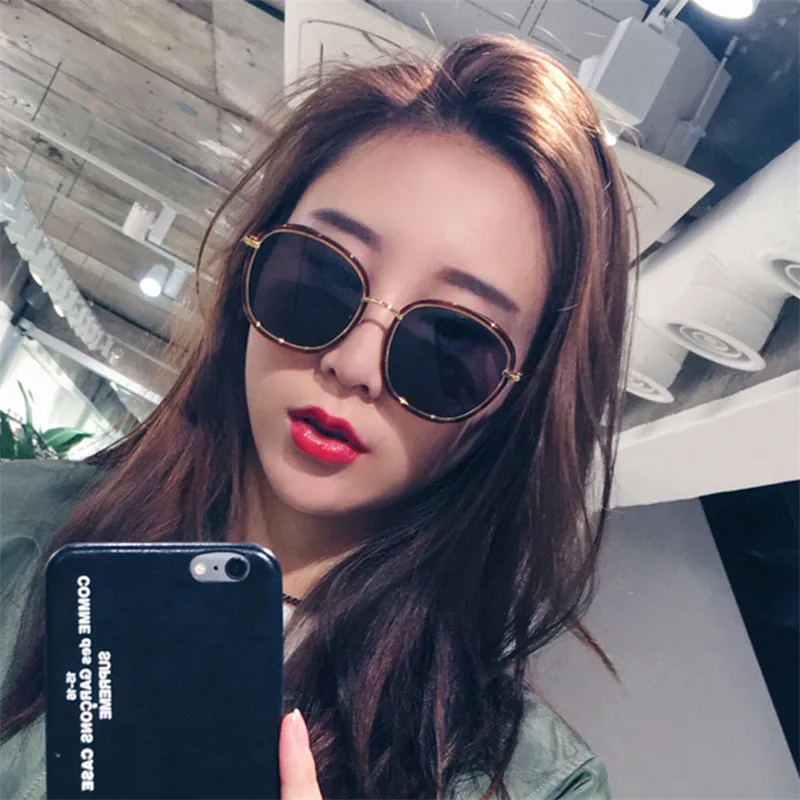 Retro Casual Sunglasses Women Ins Street Shot Sunshade Glasses Dustproof Windproof Riding Glasses UV400 Sunglasses Men
Retro Casual Sunglasses Women Ins Street Shot Sunshade Glasses Dustproof Windproof Riding Glasses UV400 Sunglasses Men