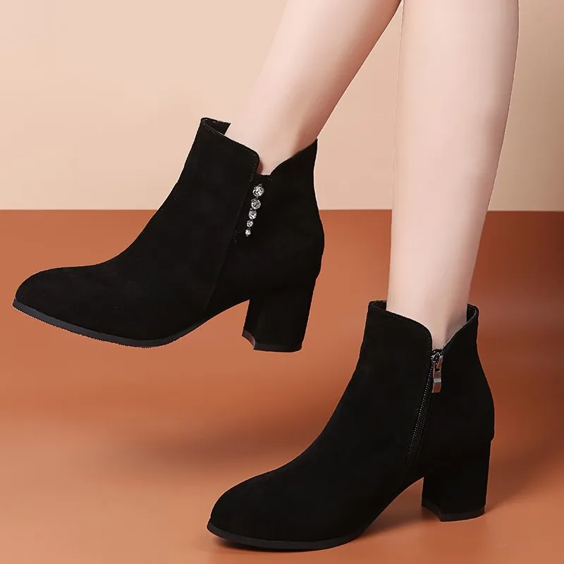 New Women's Ankle Shoes chunky heels Boots Women high heel Shoes Crystal Wide Boots Women Leather Boots Black Short Boots
New Women's Ankle Shoes chunky heels Boots Women high heel Shoes Crystal Wide Boots Women Leather Boots Black Short Boots