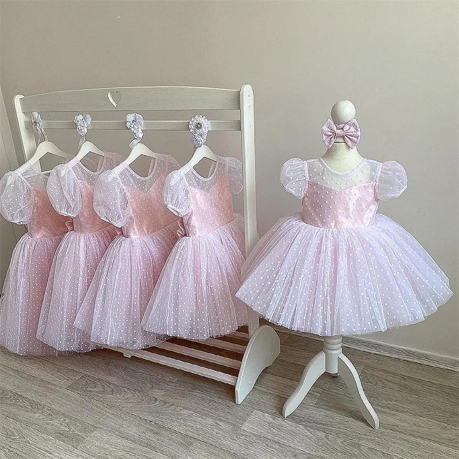 Flower Girl Dresses For Wedding High-Neck Tulle Floor Length Ball Gown Junior Bridesmaid Dress For Girls
Flower Girl Dresses For Wedding High-Neck Tulle Floor Length Ball Gown Junior Bridesmaid Dress For Girls