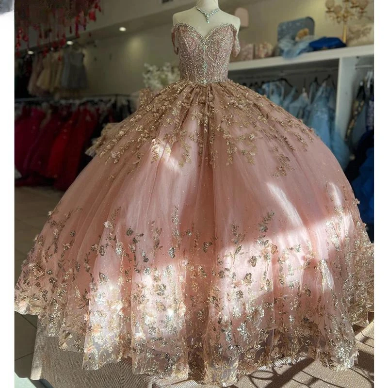 Rose Gold Off The Shoulder Sequined Lace Ball Gown Quinceanera Dresses Ruffles Beading Crystal Corset Vestidos De 15 Años
Rose Gold Off The Shoulder Sequined Lace Ball Gown Quinceanera Dresses Ruffles Beading Crystal Corset Vestidos De 15 Años