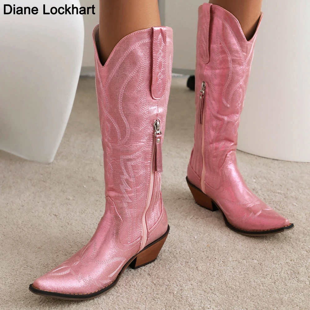 

Женские ковбойские ботинки с вышивкой, розовые блестящие ботинки до середины икры с острым носком, на массивном каблуке, осень 2023