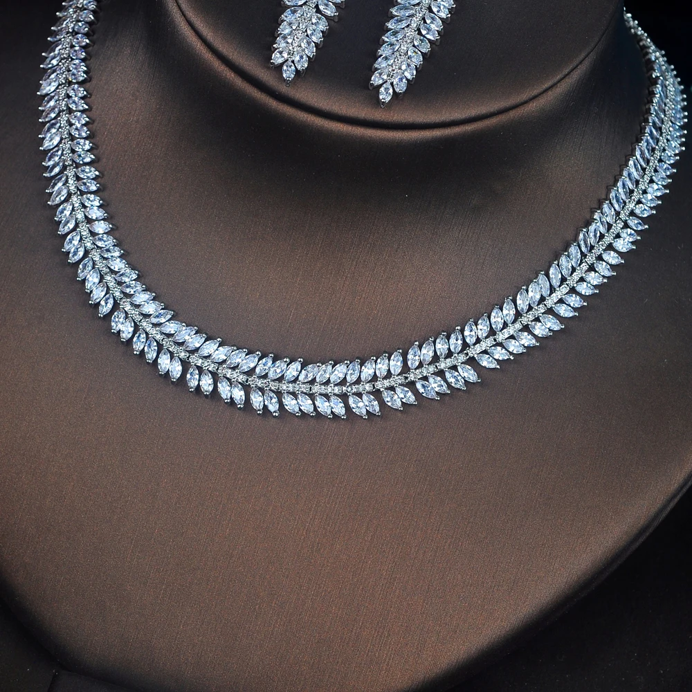 Fashion Sparkling Full Cubic Zircon Jewelry Set Leaf Shape Long Tassel Dangle Brincos Necklace Set Dress Accessories N-638
Fashion Sparkling Full Cubic Zircon Jewelry Set Leaf Shape Long Tassel Dangle Brincos Necklace Set Dress Accessories N-638