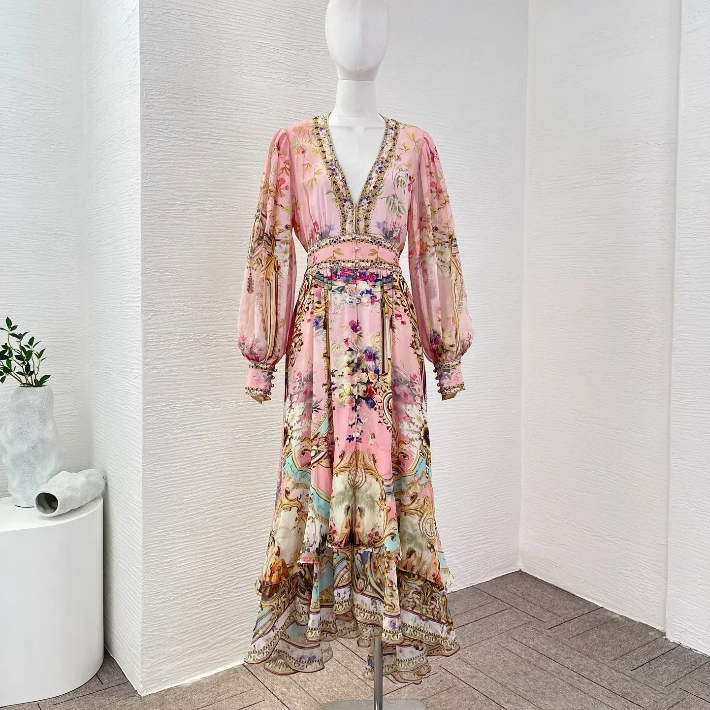 2024 New Collection Top Quality Vintage Elegant Pink Long Lantern Sleeve Floral Printing Diamonds Women Midi Dress Boho Dress
2024 New Collection Top Quality Vintage Elegant Pink Long Lantern Sleeve Floral Printing Diamonds Women Midi Dress Boho Dress