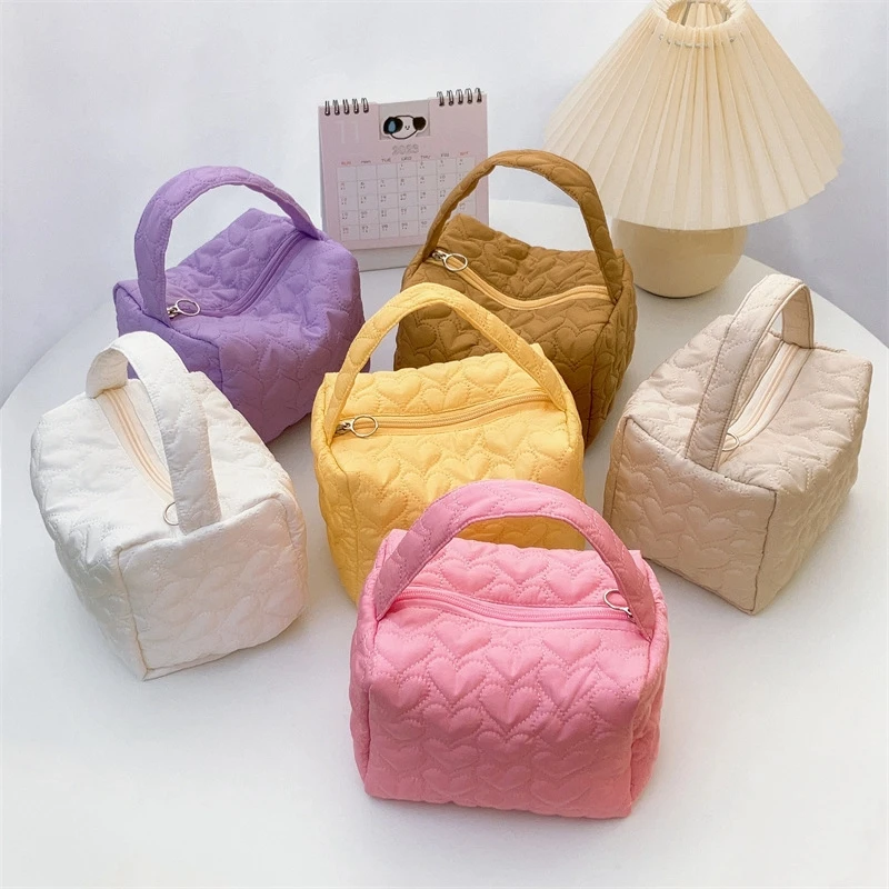 New Fashion Women's Mini Small Handbag Quilted Embroidery Pillow Bag Large Capacity Girl Storage Bag Makeup Bag
New Fashion Women's Mini Small Handbag Quilted Embroidery Pillow Bag Large Capacity Girl Storage Bag Makeup Bag