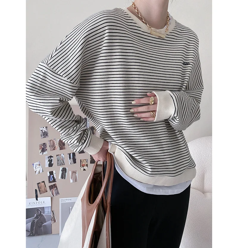 Design sense fake two-piece striped sweater women's autumn 2023 new loose round neck long-sleeved top
Design sense fake two-piece striped sweater women's autumn 2023 new loose round neck long-sleeved top