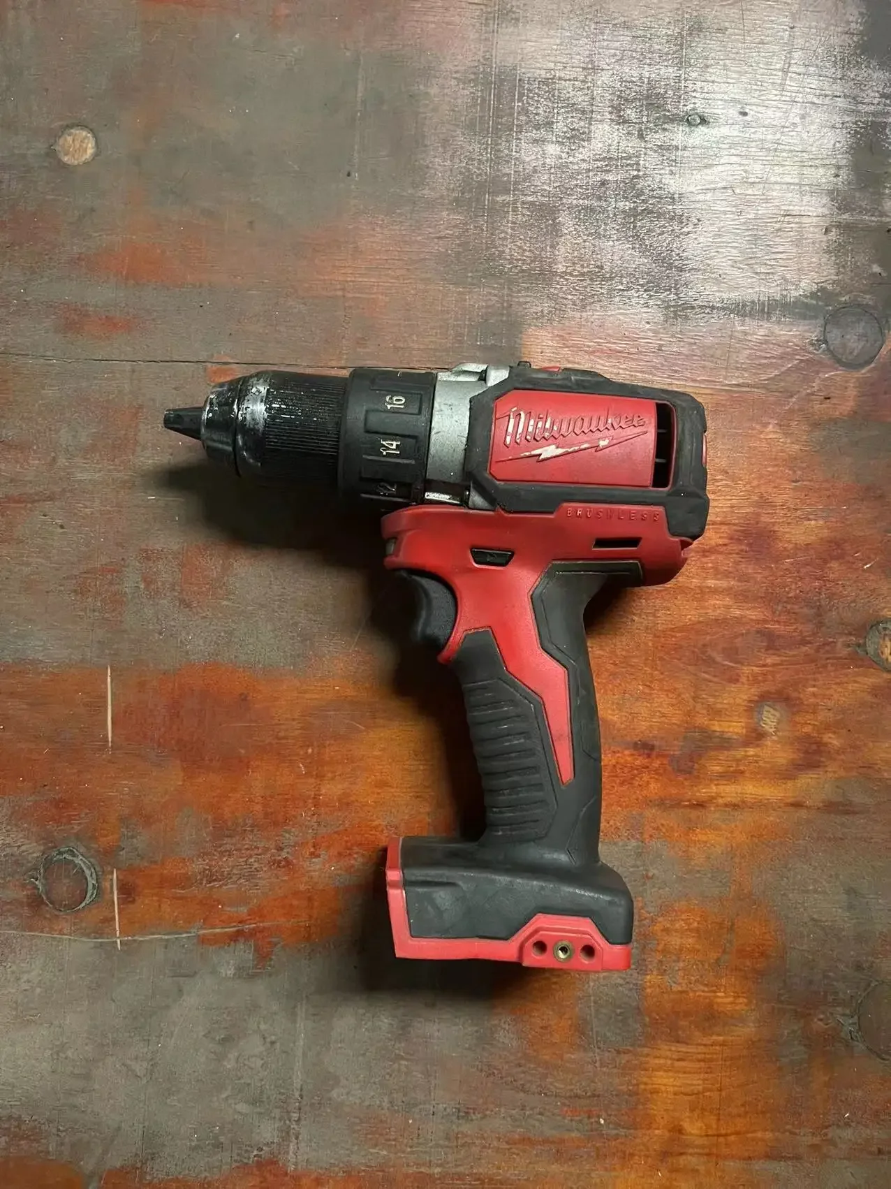 

Milwaukee 2701-20 M18 18-Volt Brushless 1/2" Drill/Driver,TOOL ONLY ,SECOND HAND