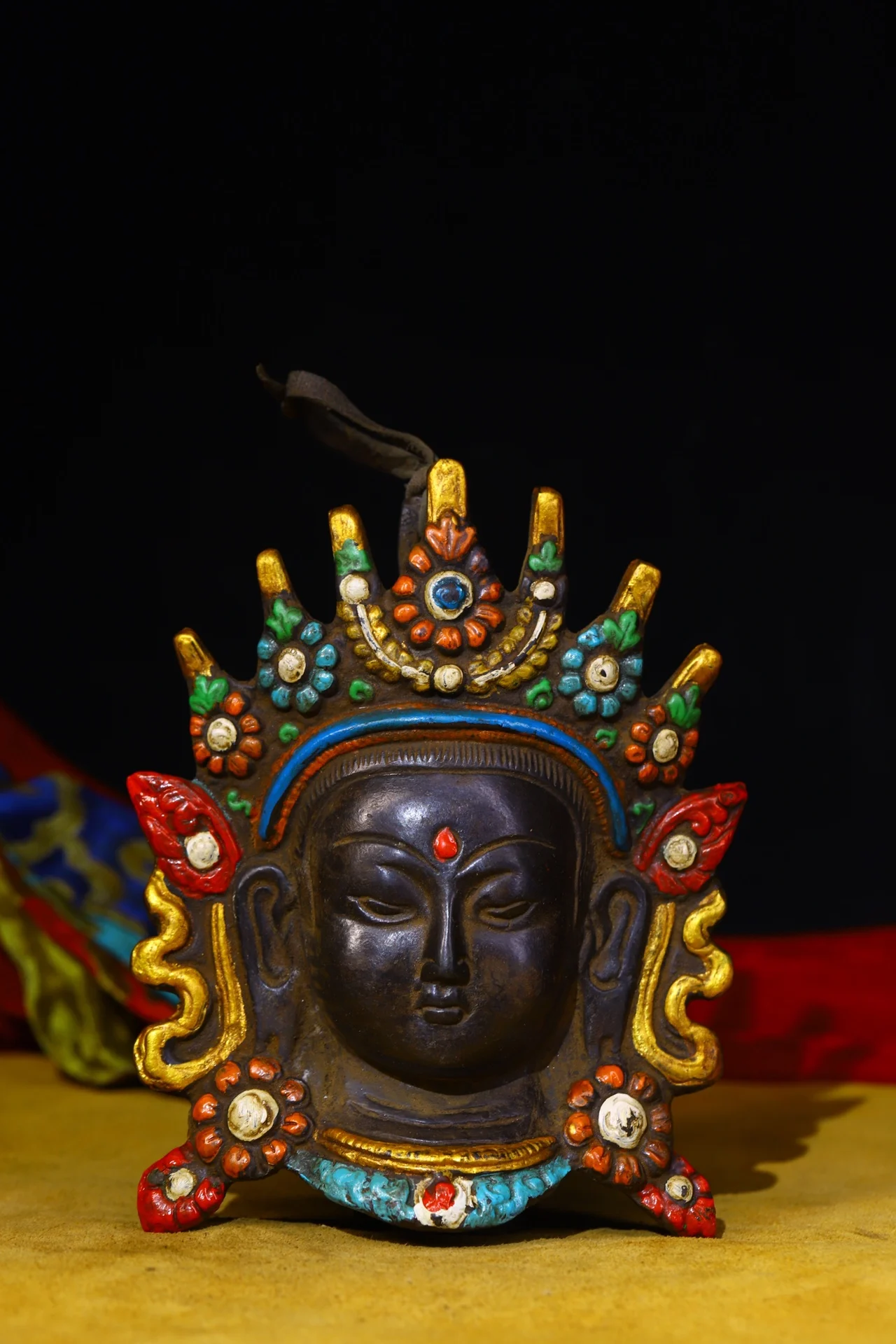 6"Tibetan Temple Collection Old Bronze Cinnabar Painted Green Tara Buddha Head Mask hanging screen Amulet Town House Exorcism
6"Tibetan Temple Collection Old Bronze Cinnabar Painted Green Tara Buddha Head Mask hanging screen Amulet Town House Exorcism