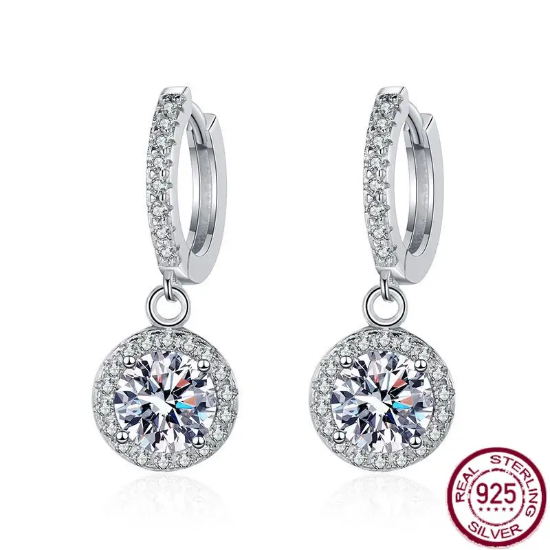 1 Carat Mosan Stone Earrings S925 Silver Women's Earrings Classic Round Wrap Earrings Wedding Jewelry Wholesale
1 Carat Mosan Stone Earrings S925 Silver Women's Earrings Classic Round Wrap Earrings Wedding Jewelry Wholesale