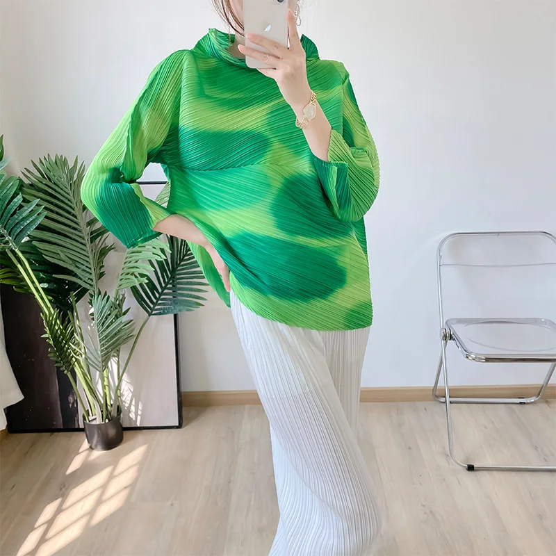Miyake pleated summer new fashion women's print loose 7-point sleeve top pleated T-shirt women's light and breathable
Miyake pleated summer new fashion women's print loose 7-point sleeve top pleated T-shirt women's light and breathable