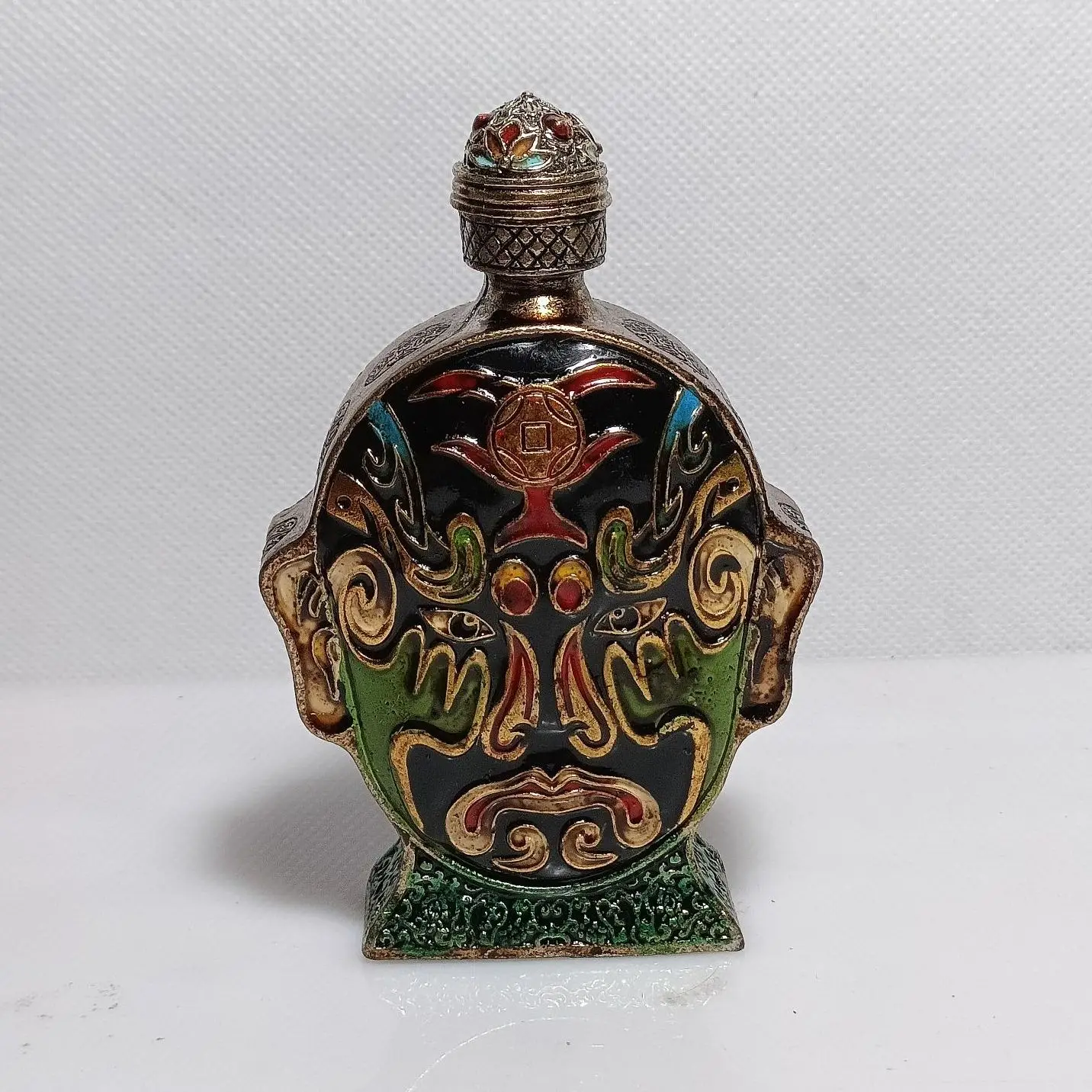 Косметика для лица, статуя китайской пекинской оперы, инкрустированные драгоценными камнями, табачная бутылка, металлические поделки, украшение для дома
Косметика для лица, статуя китайской пекинской оперы, инкрустированные драгоценными камнями, табачная бутылка, металлические поделки, украшение для дома