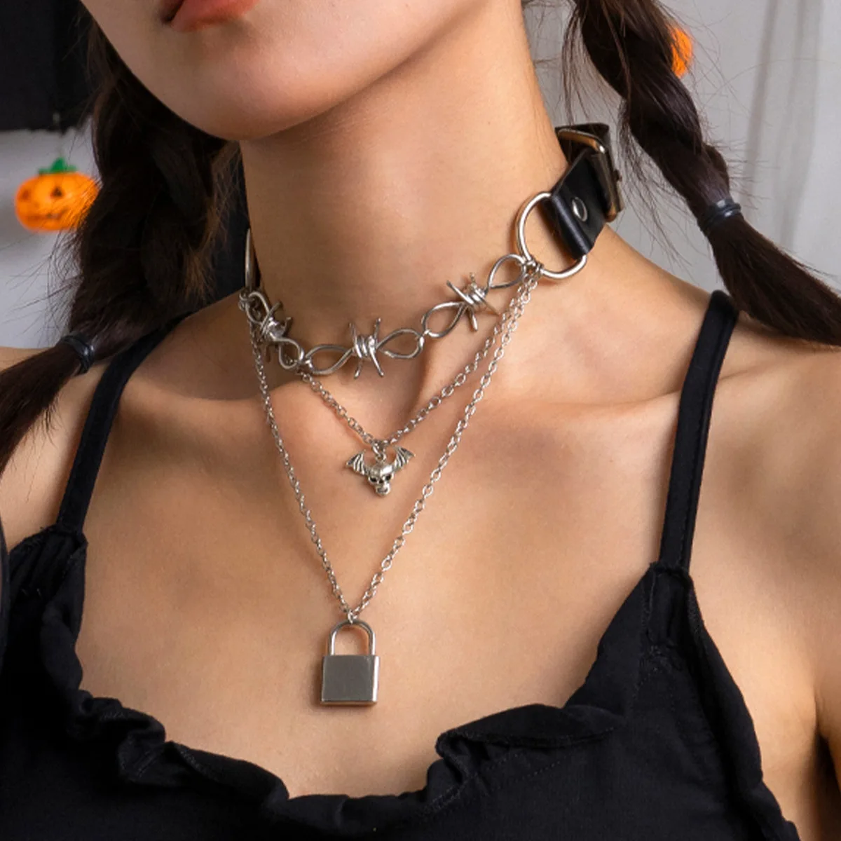

Lolita Sweet Punk PU Chocker Necklaces for Women Fashion Retro Halloween Briar Skull Necklace Clavicular Choker Jewelry Gift
