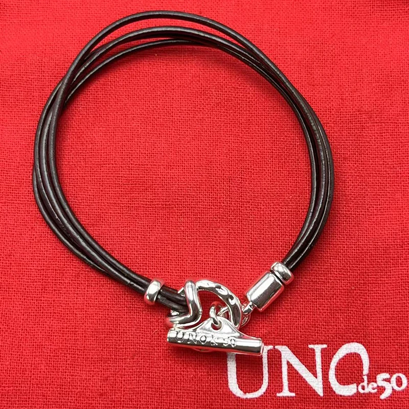 Новинка 2023 г., самый продаваемый высококачественный кожаный браслет unode 50 в Испании, простой и изысканный женский Романтический Подарочный мешок для ювелирных изделий
Новинка 2023 г., самый продаваемый высококачественный кожаный браслет unode 50 в Испании, простой и изысканный женский Романтический Подарочный мешок для ювелирных изделий