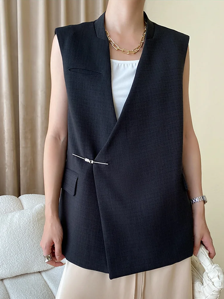 One Button Loose Vest For Women V-neck Fashion Sleeveless Jacket 2023 Summer New Tide Female Patchwork Solid Color Top O268
One Button Loose Vest For Women V-neck Fashion Sleeveless Jacket 2023 Summer New Tide Female Patchwork Solid Color Top O268
