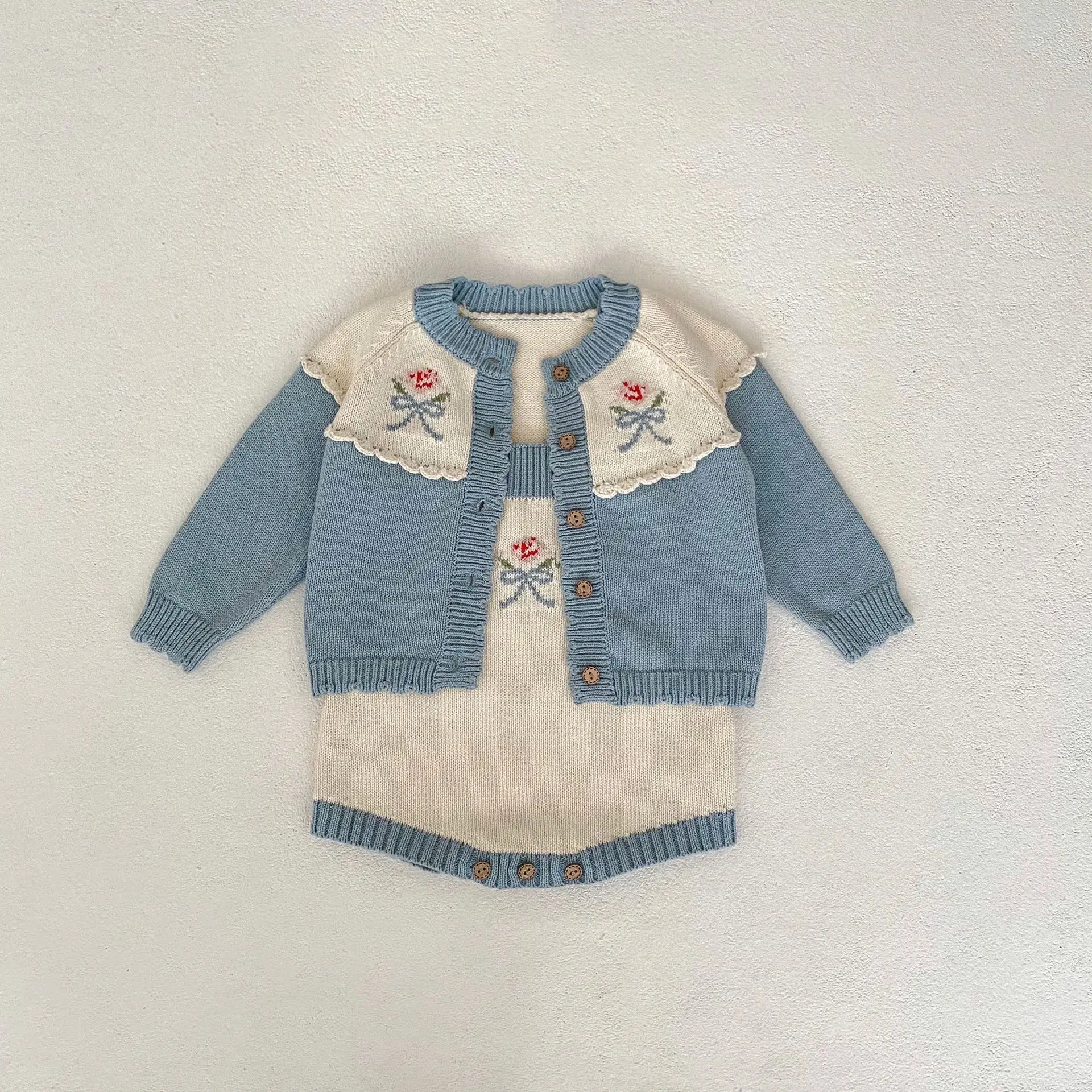2024 Spring Girl Children Knitted Flower Cardigan Newborn Boy Fashion Suspenders Bodysuit Baby Casual Cotton Sweater Infant Coat
2024 Spring Girl Children Knitted Flower Cardigan Newborn Boy Fashion Suspenders Bodysuit Baby Casual Cotton Sweater Infant Coat