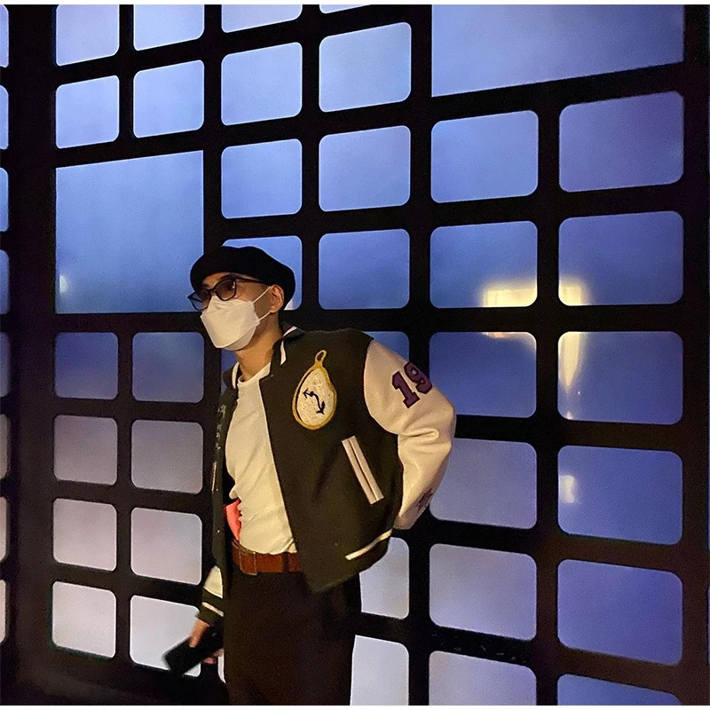 2022ss High Street VUJADE Embroidery Casual Men's Jacket Patches Coat Warm Windbreaker Streetwear Clothing Techwear Clothes 
2022ss High Street VUJADE Embroidery Casual Men's Jacket Patches Coat Warm Windbreaker Streetwear Clothing Techwear Clothes