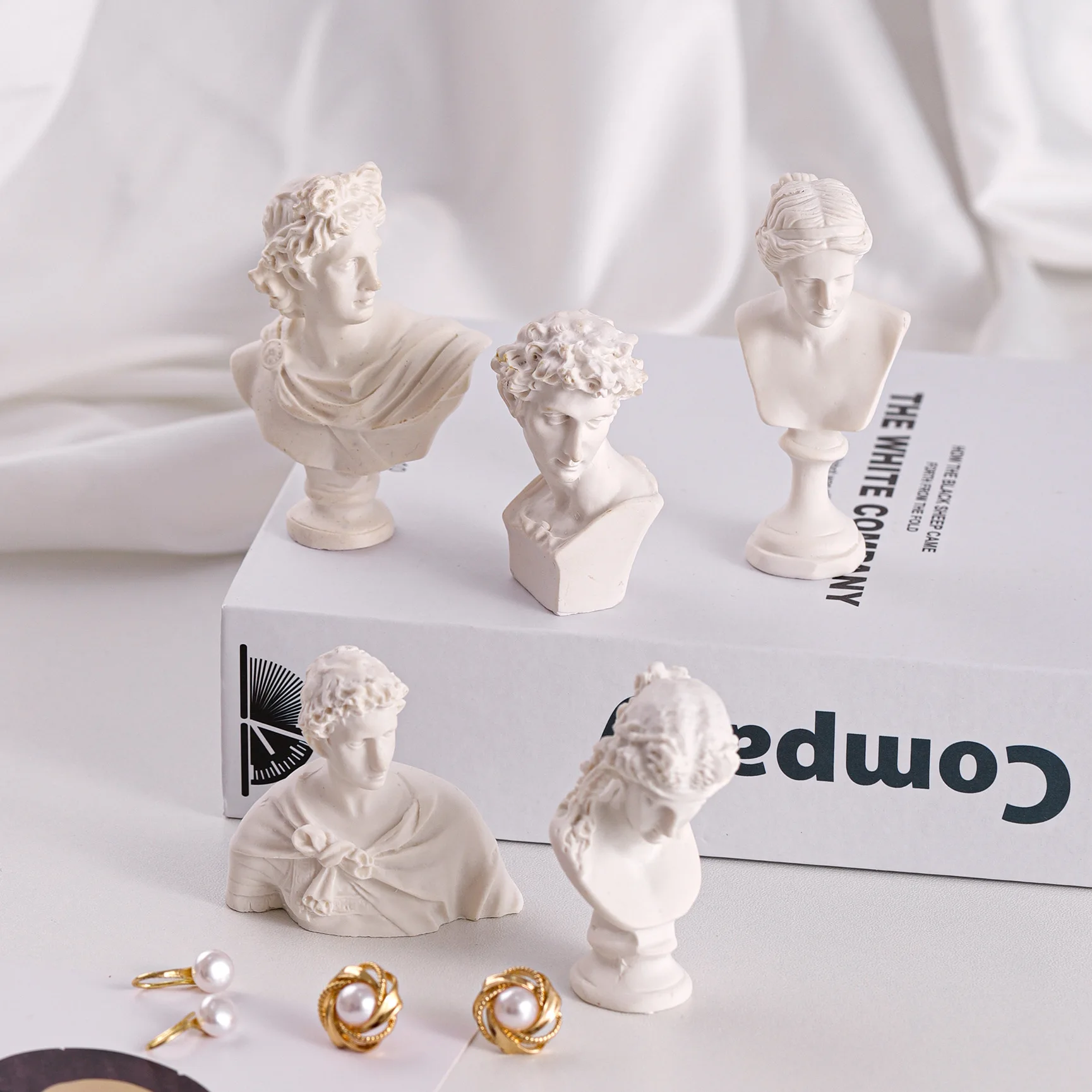 Resin Figure White Venus David Jewelry Display Decoration Mini Statue Jewelry Shooting Prop Ornament
Resin Figure White Venus David Jewelry Display Decoration Mini Statue Jewelry Shooting Prop Ornament