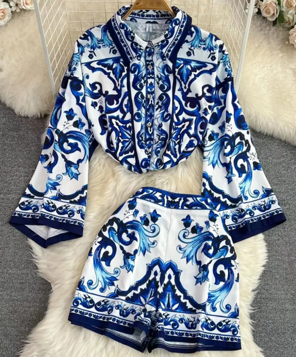 Fashion 2023 Set Women's Vintage Elegant Flare Sleeves Loose Celadon Print Single breasted Shirt Plus High Waist Zipper Shorts
Fashion 2023 Set Women's Vintage Elegant Flare Sleeves Loose Celadon Print Single breasted Shirt Plus High Waist Zipper Shorts