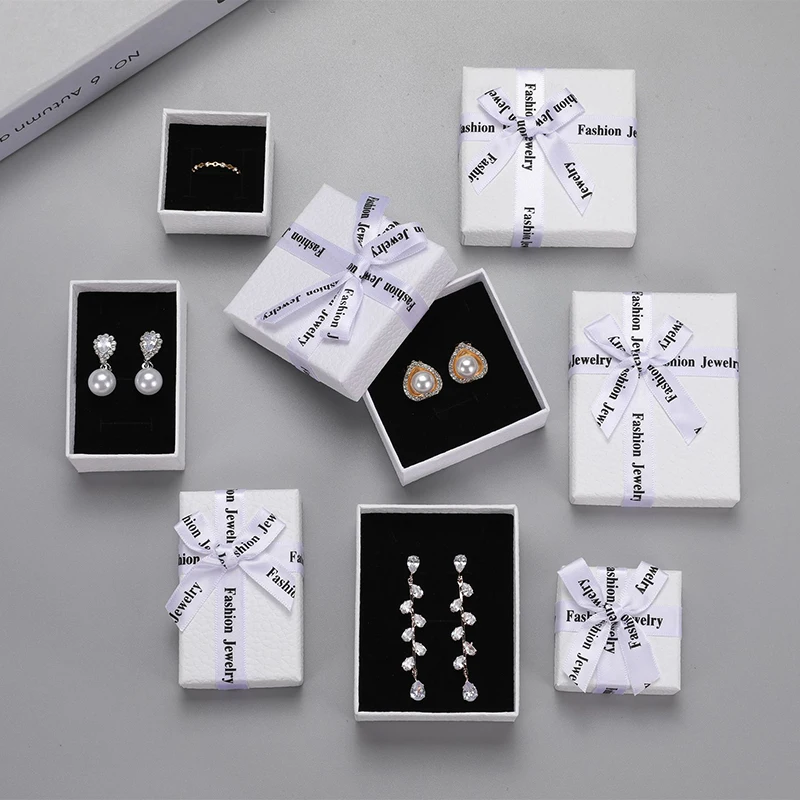 Black White Jewelry Packaging Box White Fashion Jewelry Print Bow Necklace Creative Earring Ring Package Organizer Case 24pcs
Black White Jewelry Packaging Box White Fashion Jewelry Print Bow Necklace Creative Earring Ring Package Organizer Case 24pcs