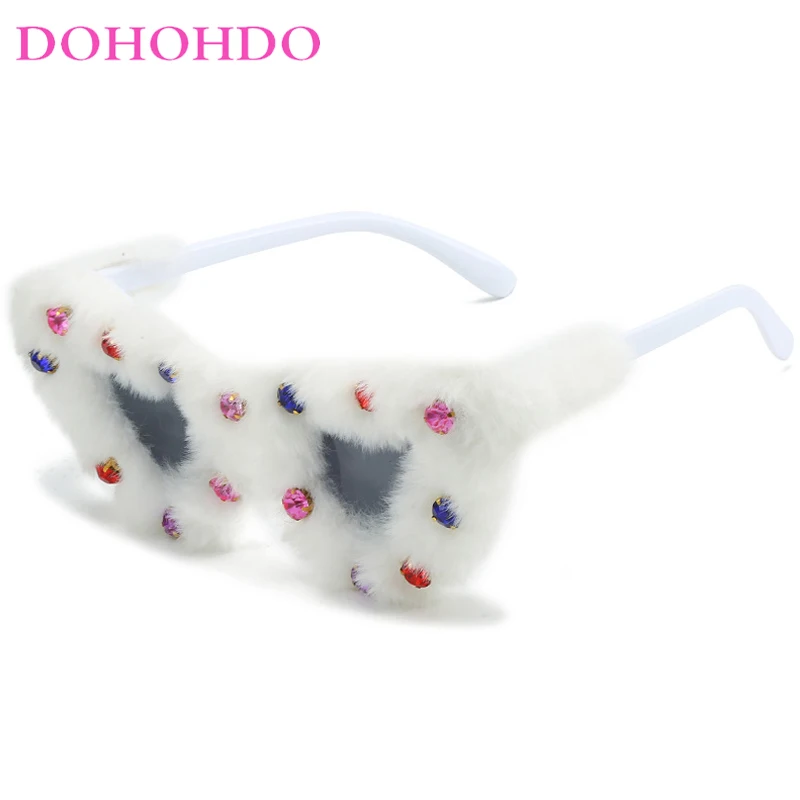 DOHOHDO 2024 Retro New Heart Shaped Soft Plush Sunglasses Women Men Fashion Pink Eyewear Trendy Ladies Love Glasses Shades UV400
DOHOHDO 2024 Retro New Heart Shaped Soft Plush Sunglasses Women Men Fashion Pink Eyewear Trendy Ladies Love Glasses Shades UV400