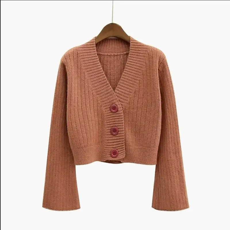 White Women Ribbed Knitted Cotton Tops 2021 Autumn Long Flare Sleeve Cardigan Short Sweater V Neck Ladies Soft Outwear Female
White Women Ribbed Knitted Cotton Tops 2021 Autumn Long Flare Sleeve Cardigan Short Sweater V Neck Ladies Soft Outwear Female