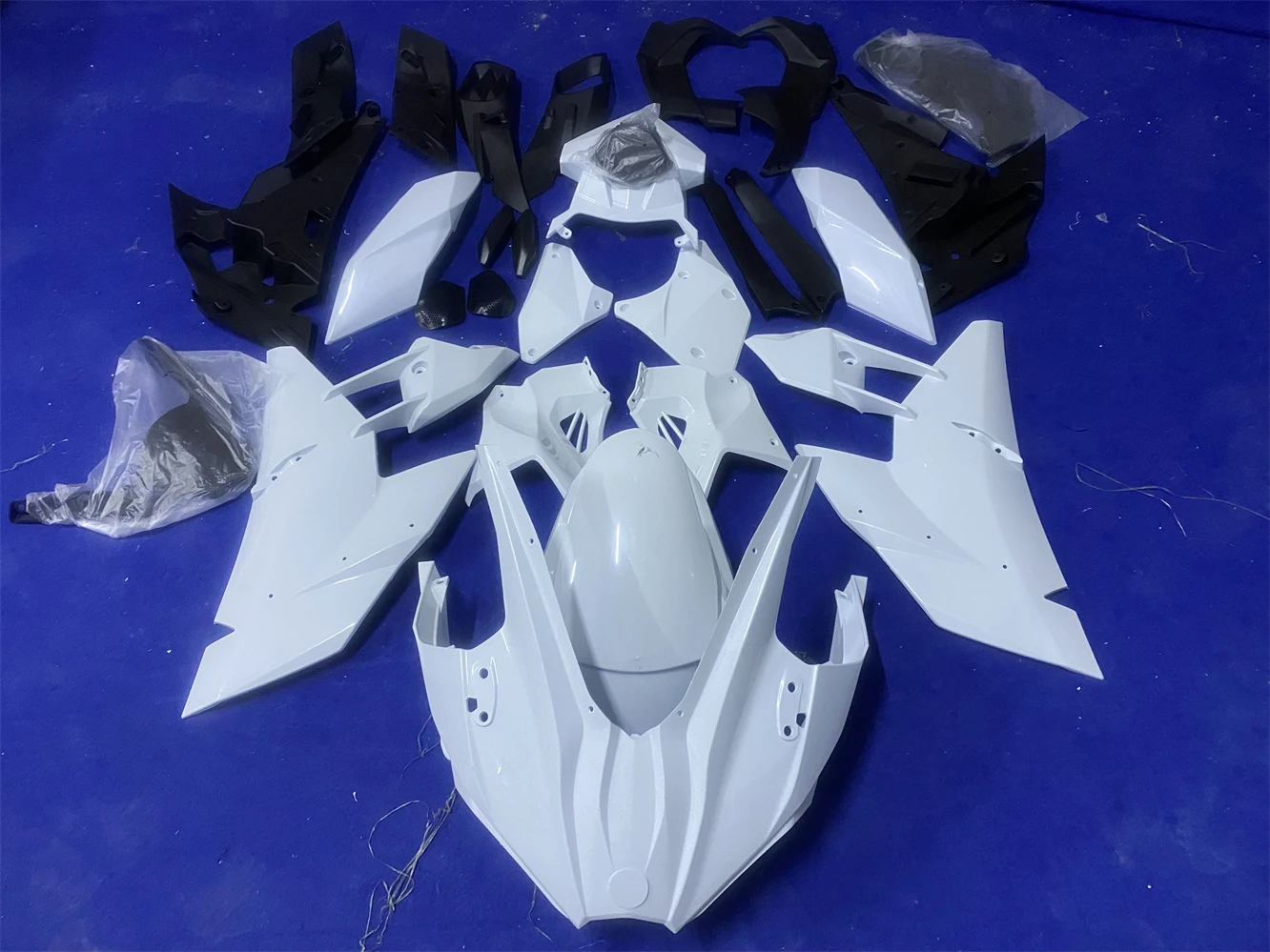 Motorcycle Fairing Kit H2 15 16 17 18 19 20 21 22 23 years H2R 2015 2016 2017 2018-2023 Fairing unpainted motorcycle housing
Motorcycle Fairing Kit H2 15 16 17 18 19 20 21 22 23 years H2R 2015 2016 2017 2018-2023 Fairing unpainted motorcycle housing