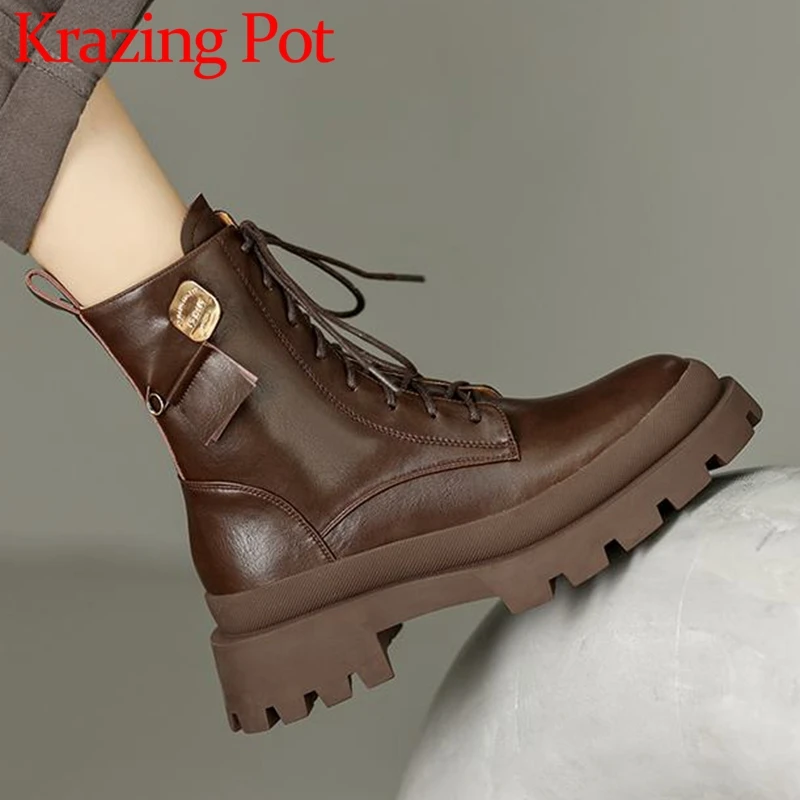 Krazing Pot Full Grain Leather Round Toe Med Heels Fashion Boots Big Size 42 Leisure Cross-tied Metal Decorations Ankle Boots
Krazing Pot Full Grain Leather Round Toe Med Heels Fashion Boots Big Size 42 Leisure Cross-tied Metal Decorations Ankle Boots