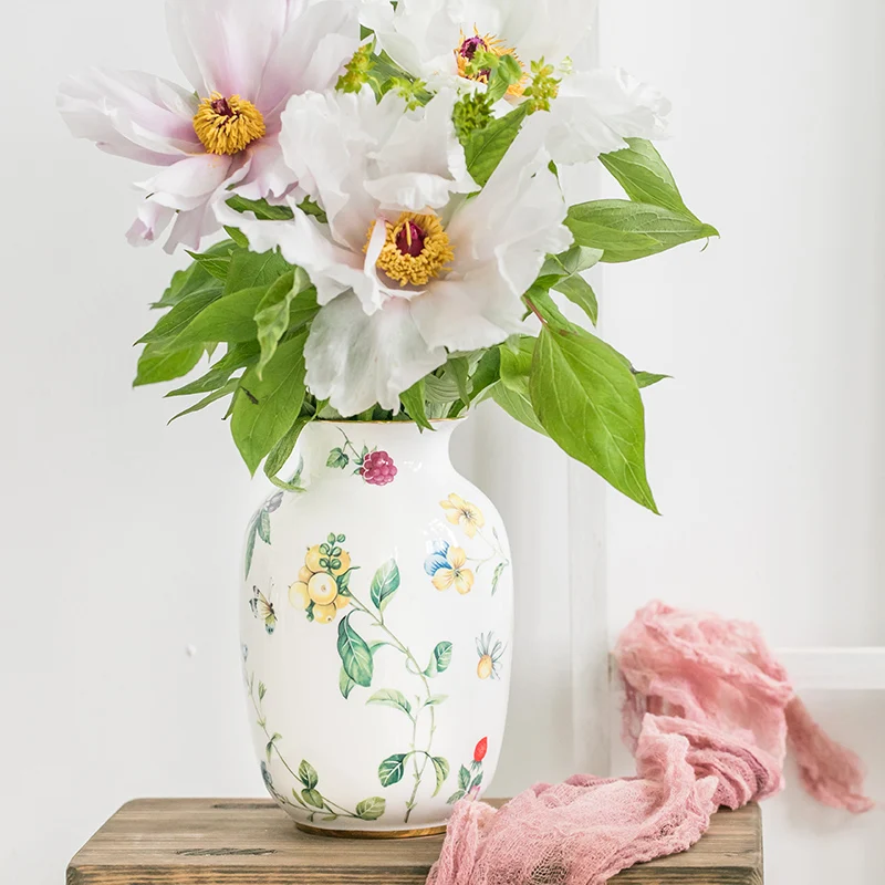 Nordic Design Bone China Vase High Quality On-Glaze Ceramic Office Home Decoration Vase Dry Flower Accessories Modern
Nordic Design Bone China Vase High Quality On-Glaze Ceramic Office Home Decoration Vase Dry Flower Accessories Modern
