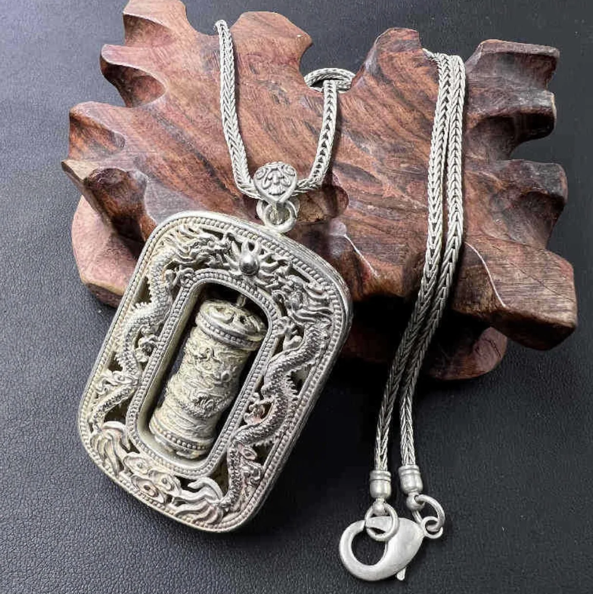 Antique Tibetan Silver Pendant Auspicious and Ruyi Hollow out Pendant Retro Miao Silver Pendant
Antique Tibetan Silver Pendant Auspicious and Ruyi Hollow out Pendant Retro Miao Silver Pendant
