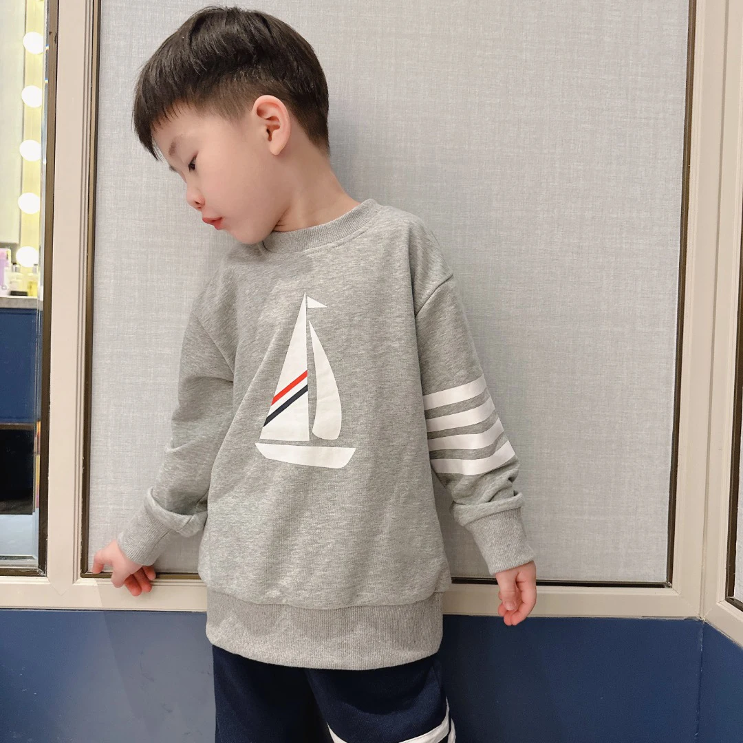 TB THOM Children's Hoodies 2023 New Arrival Sailboat Printing Design Pullover for Child High Quality Cotton 4-bar Stripes Hoodie
TB THOM Children's Hoodies 2023 New Arrival Sailboat Printing Design Pullover for Child High Quality Cotton 4-bar Stripes Hoodie