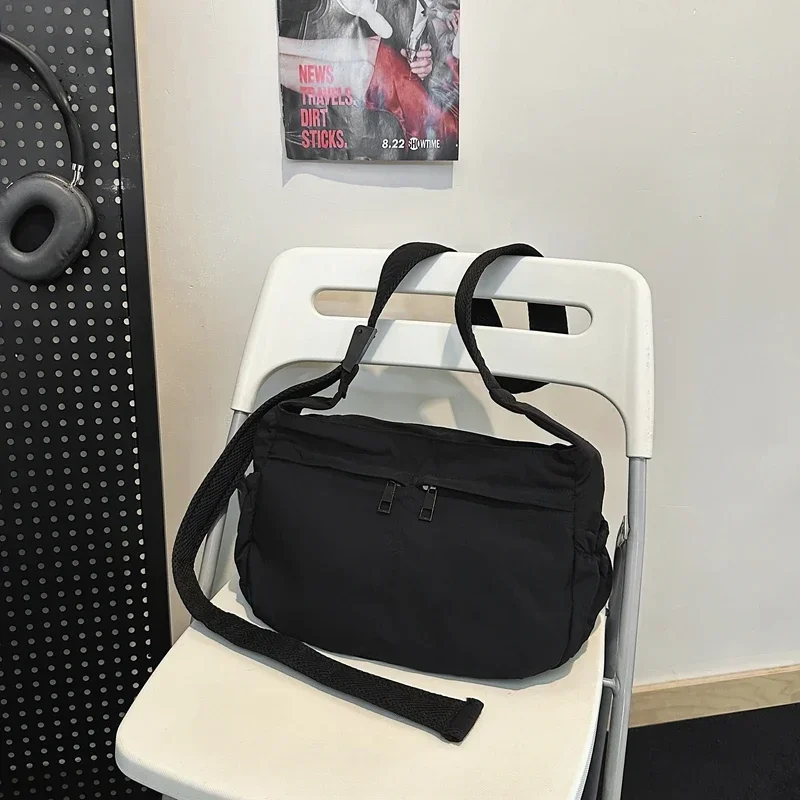 2024 однотонная Универсальная Многофункциональная женская сумка через плечо 2024 горячая Распродажа Женская сумка большой вместимости на молнии 가자 방
2024 однотонная Универсальная Многофункциональная женская сумка через плечо 2024 горячая Распродажа Женская сумка большой вместимости на молнии 가자 방