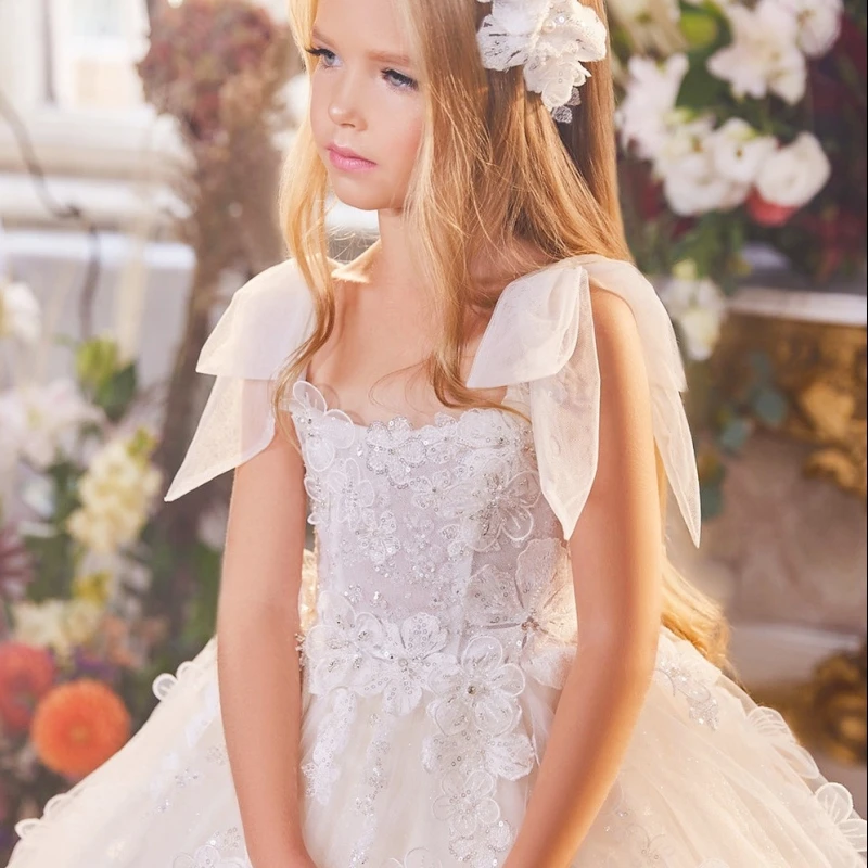 Flower Girl Dresses Lace Illusion Sleeves Button Back Elegant Girl Princess For Wedding Party First Communion Gowns
Flower Girl Dresses Lace Illusion Sleeves Button Back Elegant Girl Princess For Wedding Party First Communion Gowns