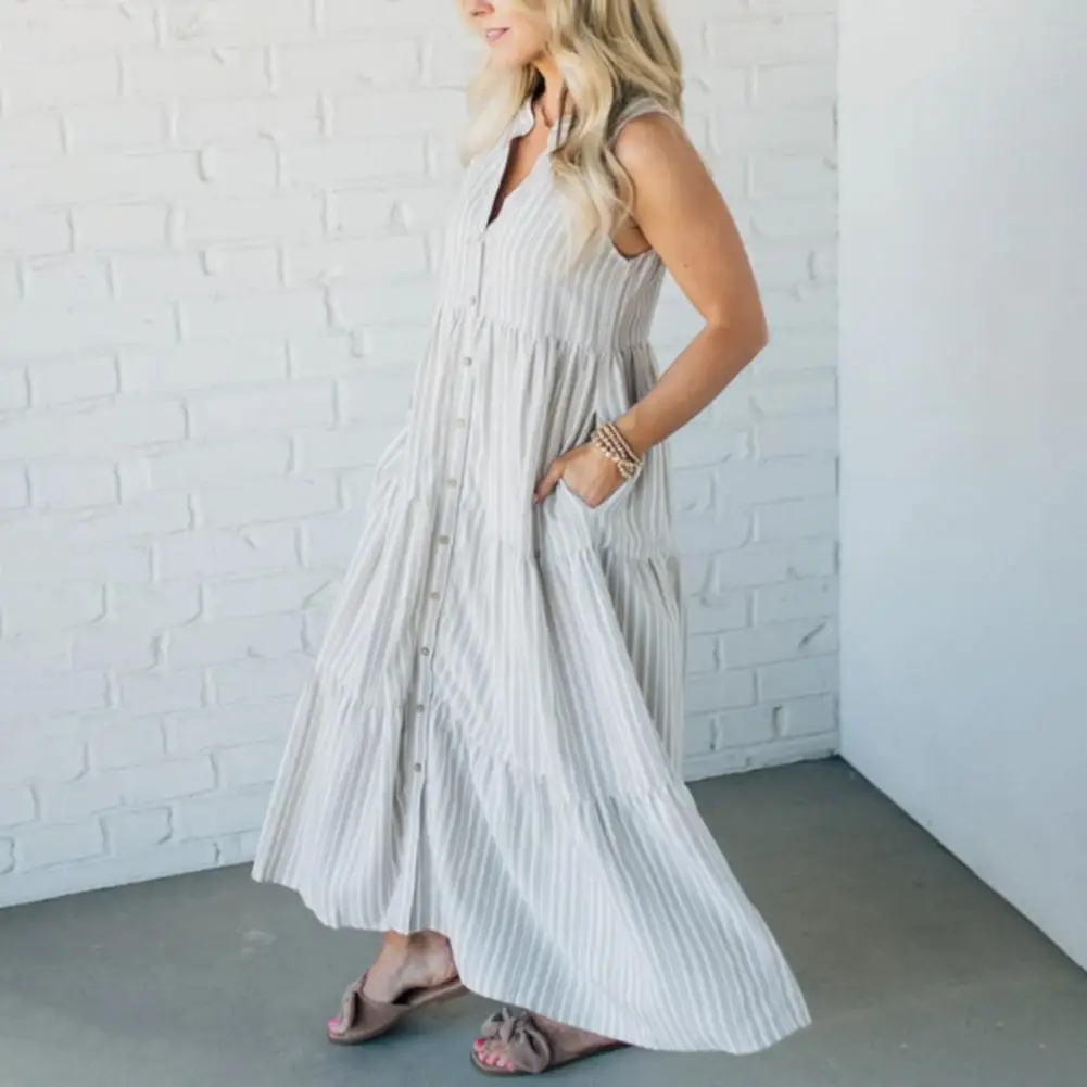 Платье-трапеция летнее в полоску, без рукавов, с боковыми карманами и пуговицами
Платье-трапеция летнее в полоску, без рукавов, с боковыми карманами и пуговицами