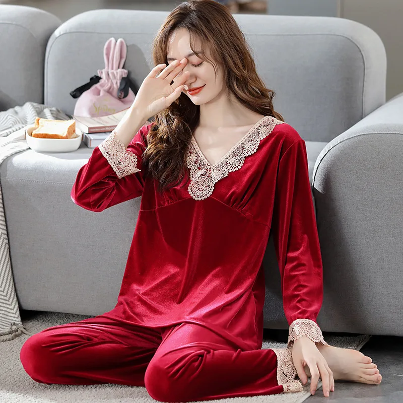 Autumn and Winter Women's Pajamas Set Golden Velvet Warm Nightgown 2 Pieces Set Lace Pajamas Long Sleeves+Pants Home Clothes Set
Autumn and Winter Women's Pajamas Set Golden Velvet Warm Nightgown 2 Pieces Set Lace Pajamas Long Sleeves+Pants Home Clothes Set