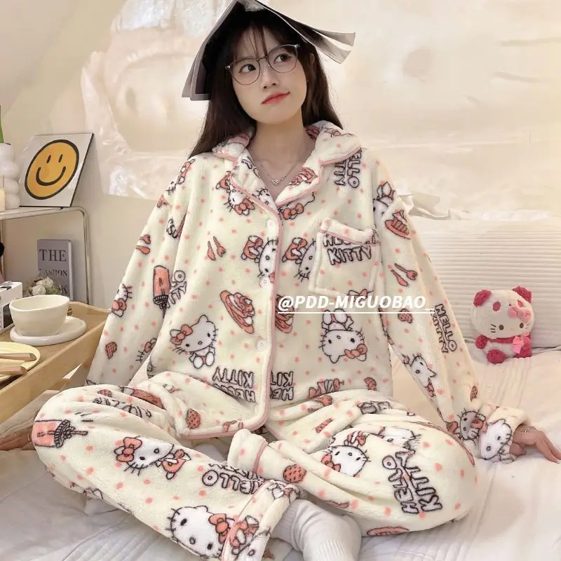 Милая плюшевая пижама Hello Kitty Kawaii для женщин на осень и зиму, утепленная Милая домашняя одежда
Милая плюшевая пижама Hello Kitty Kawaii для женщин на осень и зиму, утепленная Милая домашняя одежда