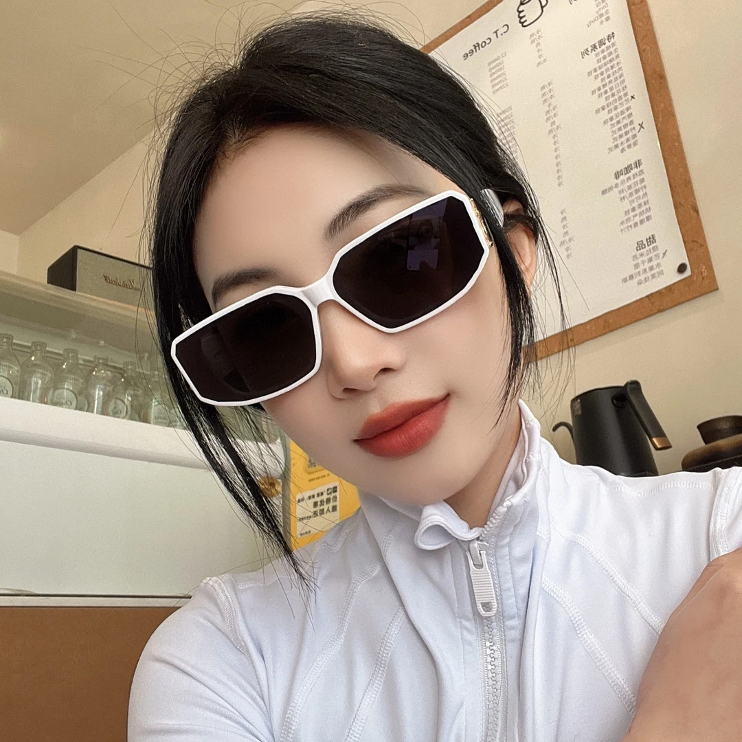 Small Rectangle Women Sun Glasses Brand Men Shades Retro Square Black Sunglasses 2021 Luxury Glasses White Decoration Eyewear
Small Rectangle Women Sun Glasses Brand Men Shades Retro Square Black Sunglasses 2021 Luxury Glasses White Decoration Eyewear